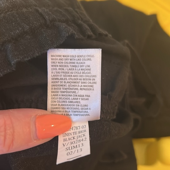 Women’s linen Old Navy black shorts size 6. - Picture 6 of 6